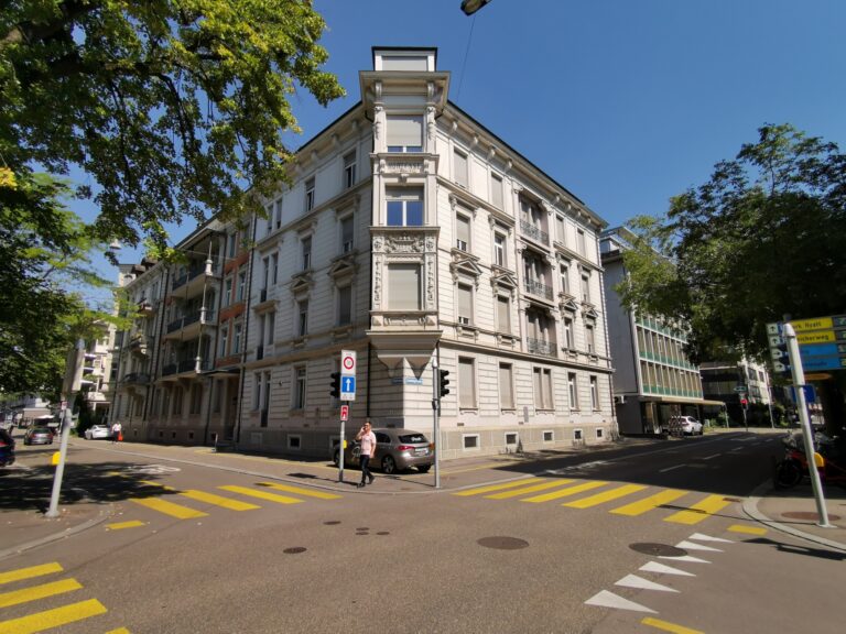 Bewirtschaftete Liegenschaft an der Dreikönigstrasse in Zürich